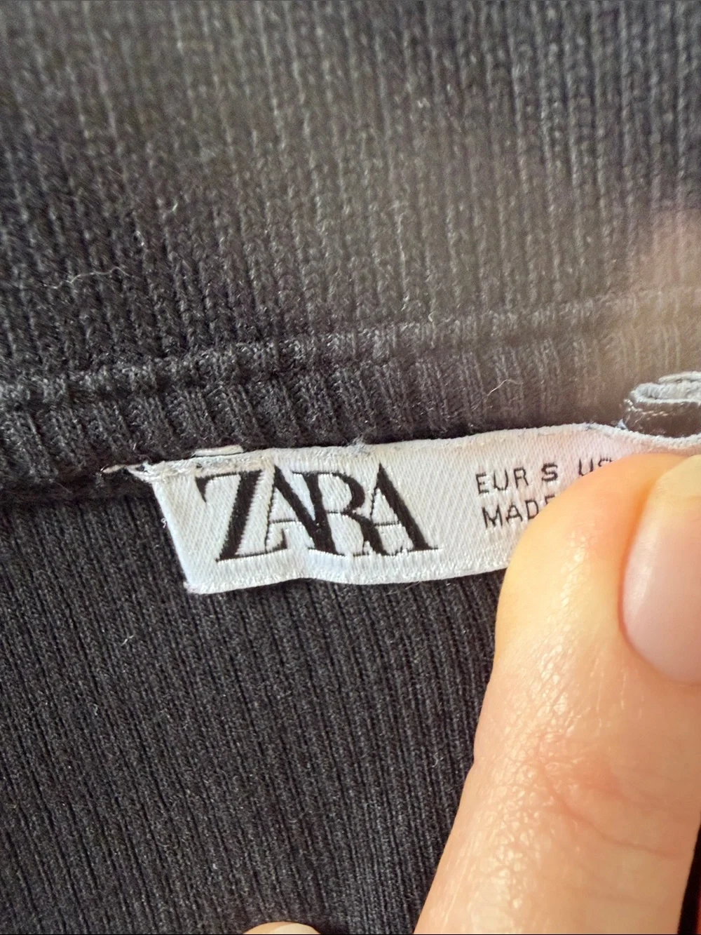 ZARA Black Ribbed Collared Crop Top | Fitted Y2K Tee 🍒 - Picture 4 of 4